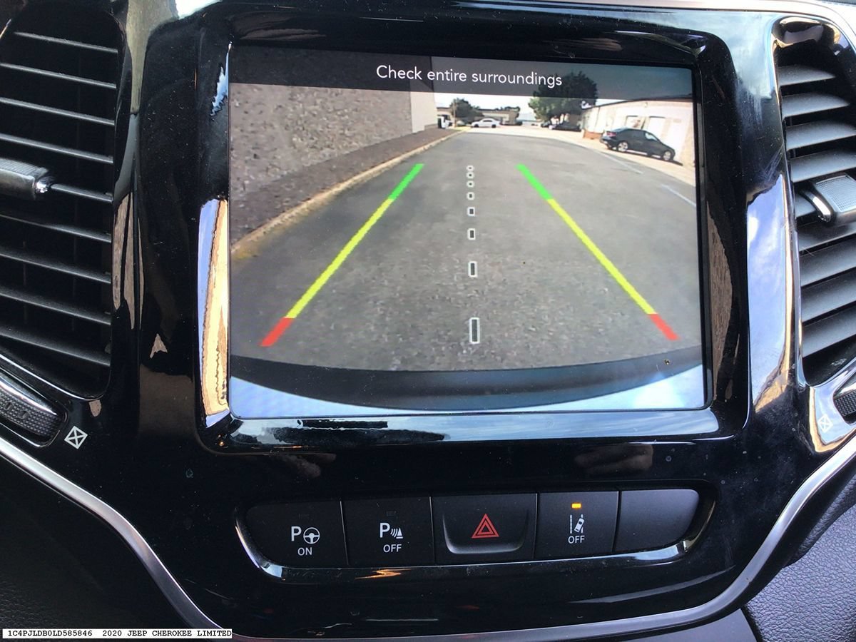 Used 2020 Jeep Cherokee Limited w/ Technology Group FWD image 14