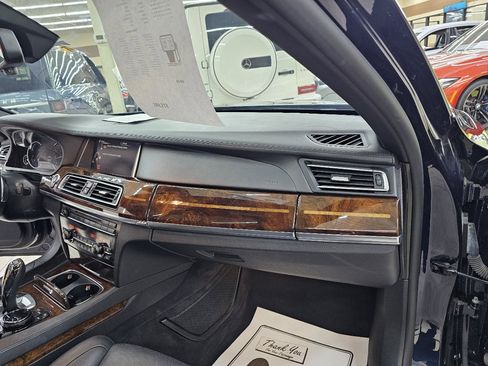 Used 2014 BMW 750Li image 22