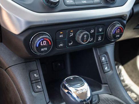 Used 2018 GMC Acadia SLT FWD image 22