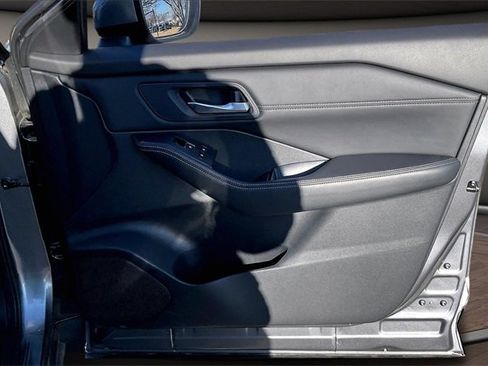 Certified 2025 Nissan Rogue SL w/ SL Premium Package image 22