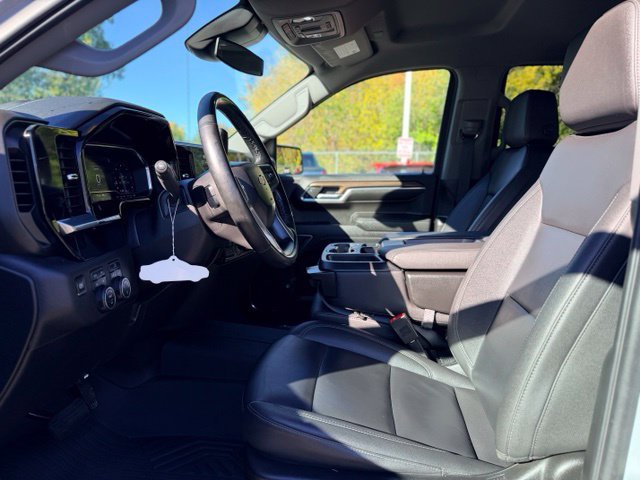 Used 2024 Chevrolet Silverado 1500 LT AWD/4WD image 7