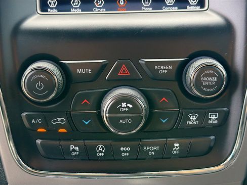 Used 2020 Jeep Grand Cherokee Laredo image 28