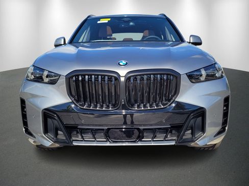 Used 2026 BMW X5 sDrive40i w/ M Sport Package RWD image 2