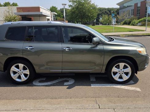 Used 2010 Toyota Highlander Limited FWD image 4