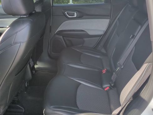 Used 2024 Jeep Compass Latitude AWD/4WD image 13