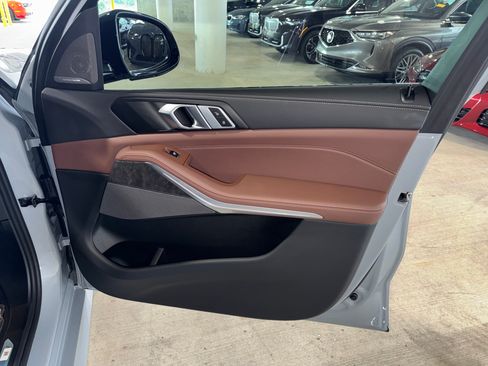 Used 2025 BMW X5 sDrive40i w/ M Sport Package RWD image 9