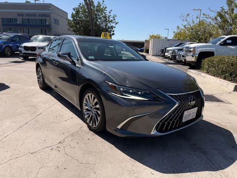Used 2025 Lexus ES 300h w/ Accessory Package (Z1) FWD image 7