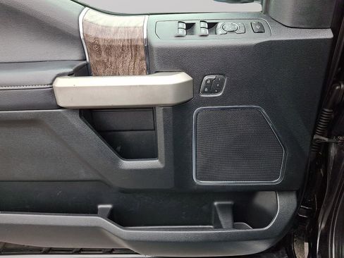 Used 2019 Ford F250 Lariat w/ Lariat Value Package image 12