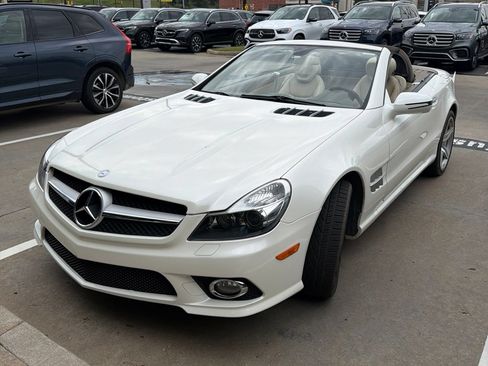 Used 2011 Mercedes-Benz SL 550 image 1