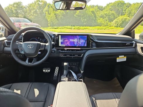 New 2026 Toyota Camry Hybrid AWD/4WD image 4