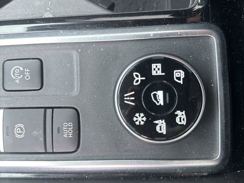 Used 2022 Nissan Pathfinder S AWD/4WD image 10