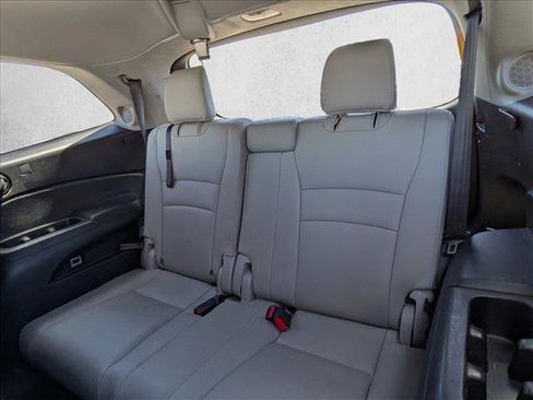 Used 2016 Honda Pilot Touring image 19