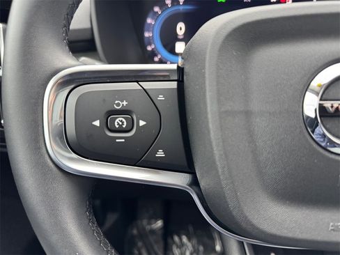 Certified 2025 Volvo XC40 B5 Core image 11