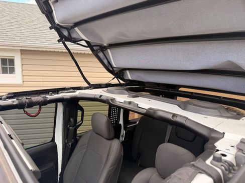 Used 2018 Jeep Wrangler Unlimited Sport S image 33