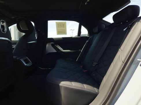 Used 2024 BMW 740i w/ Premium Package RWD image 9