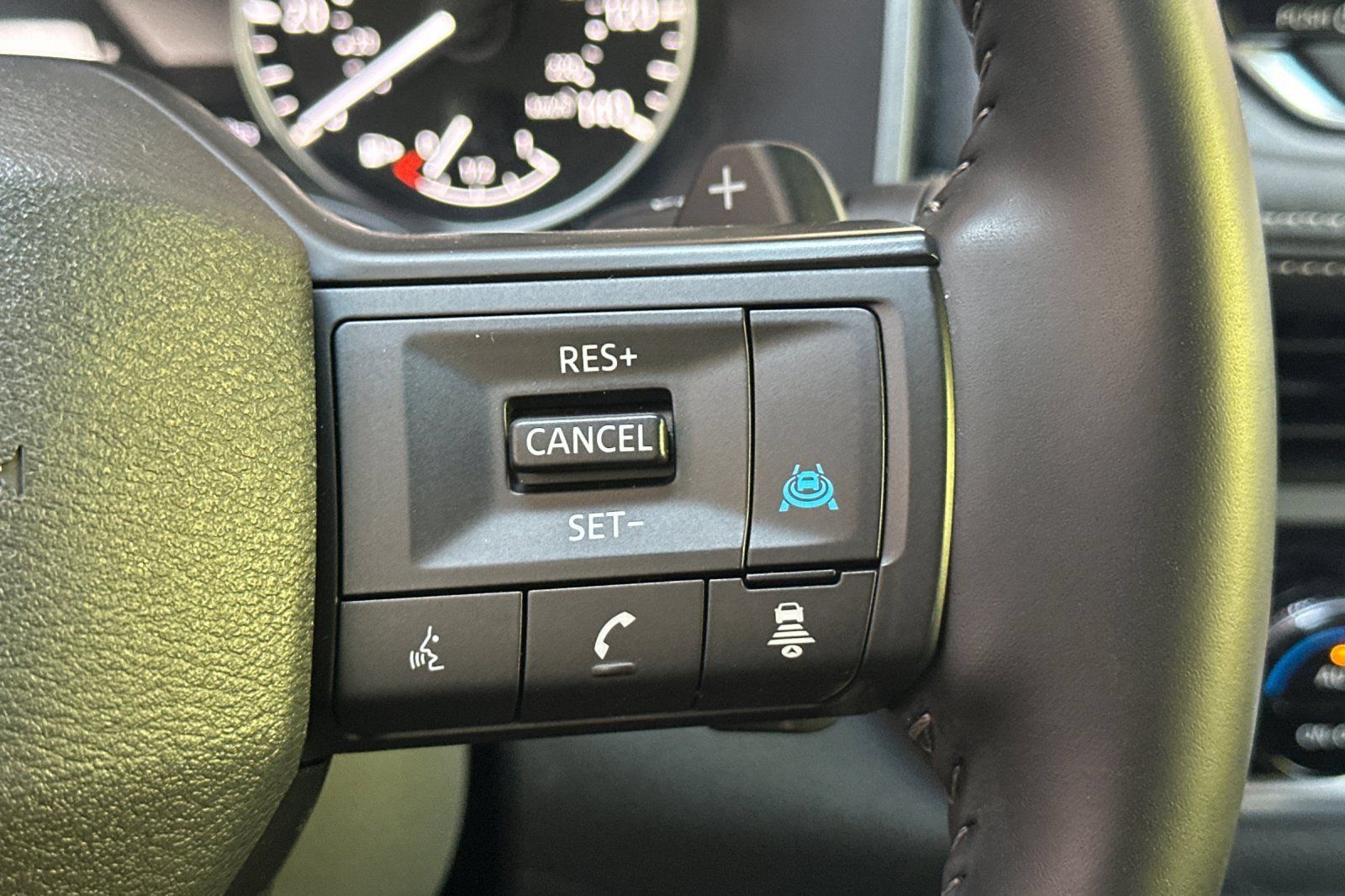 Used 2025 Nissan Rogue SV FWD image 32