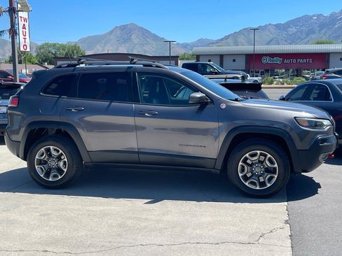 Used 2019 Jeep Cherokee Trailhawk AWD/4WD image 4