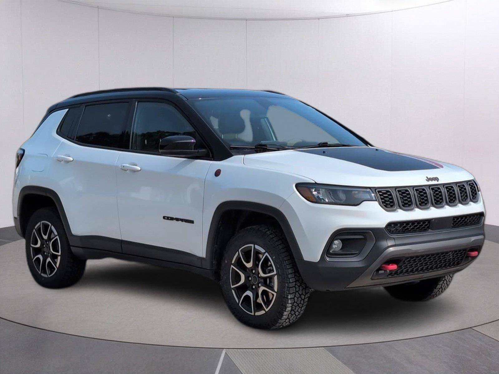 Used 2025 Jeep Compass Trailhawk AWD/4WD image 9