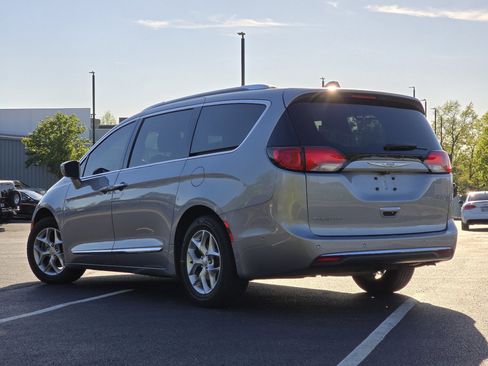 Used 2019 Chrysler Pacifica Touring-L Plus w/ Advanced Safetytec Group FWD image 25