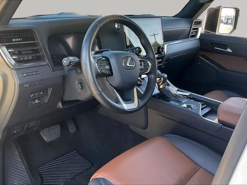 Used 2024 Lexus GX 550 w/ Accessory Package (Z1) AWD/4WD image 18