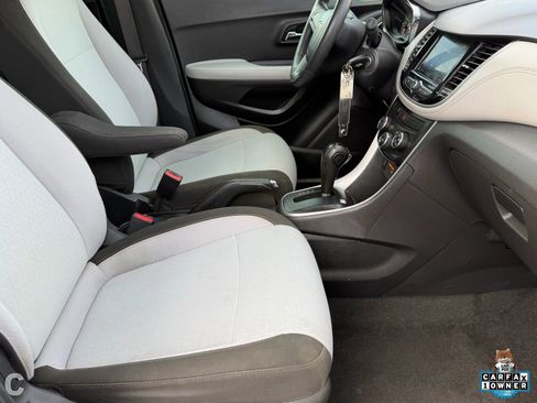 Used 2021 Chevrolet Trax LS image 12