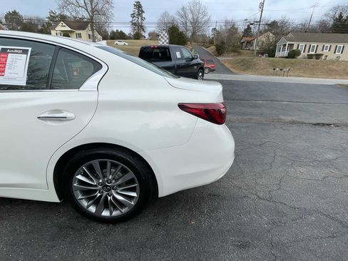 Used 2019 INFINITI Q50 Luxe w/ Essential Package (3.0T Luxe) image 5