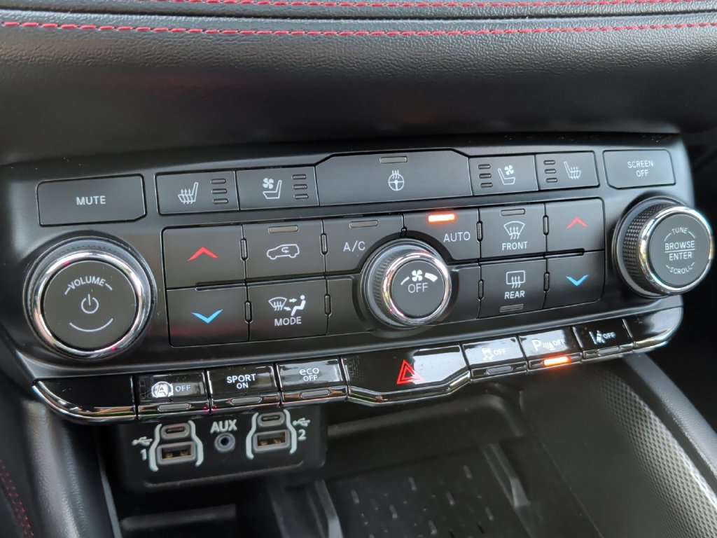 Used 2025 Dodge Durango GT AWD/4WD image 23