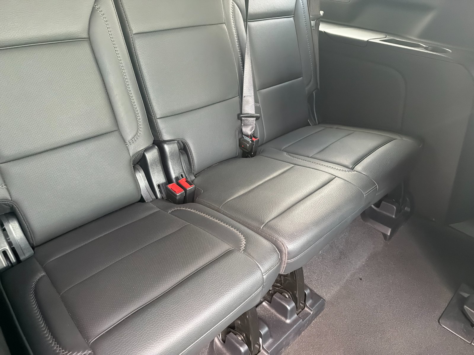 Used 2025 GMC Yukon XL Denali AWD/4WD image 17