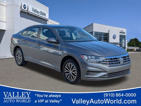 Used 2021 Volkswagen Jetta SE image 1