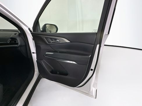 Used 2025 Chevrolet Traverse LT FWD image 34