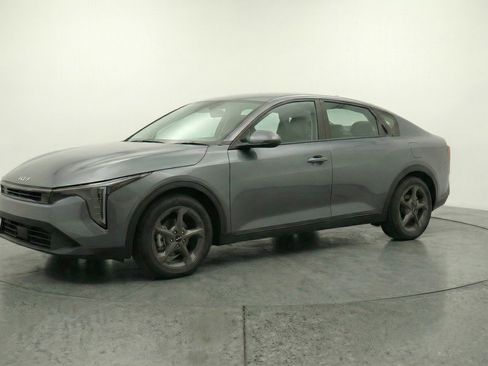 Used 2025 Kia K4 LXS FWD image 3