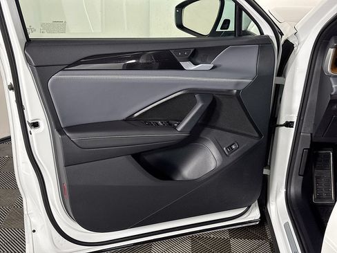 Certified 2025 Volkswagen Tiguan SEL R-Line AWD/4WD image 12