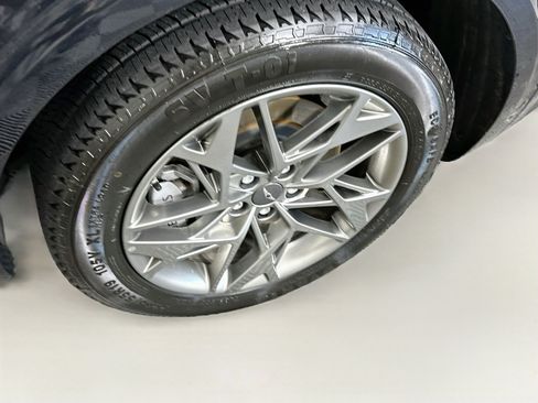 Used 2025 Genesis GV70 2.5T AWD/4WD image 11