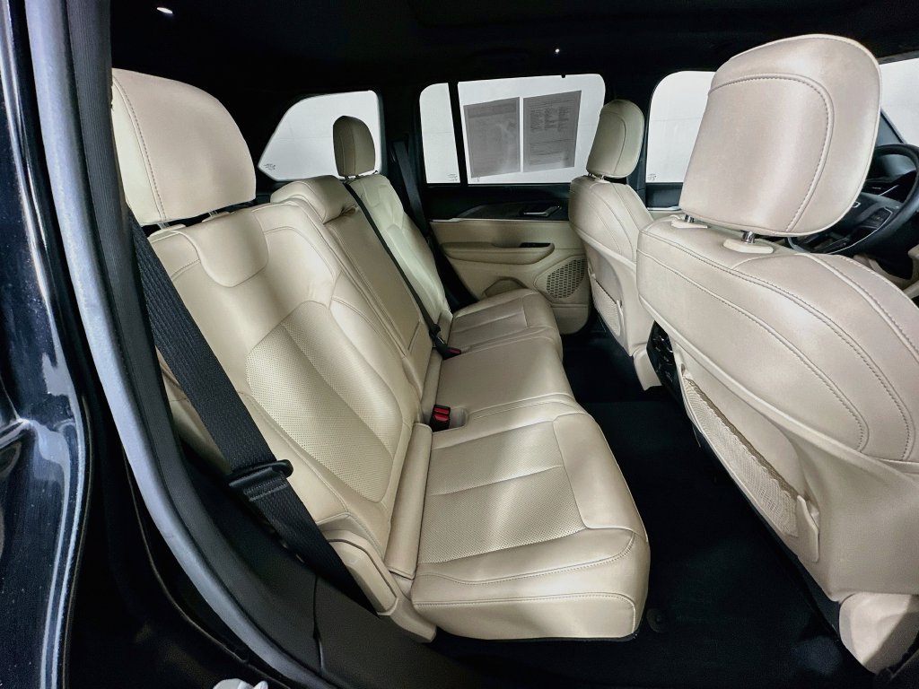 Certified 2024 Jeep Grand Cherokee Limited w/ Luxury Tech Group II AWD/4WD image 39