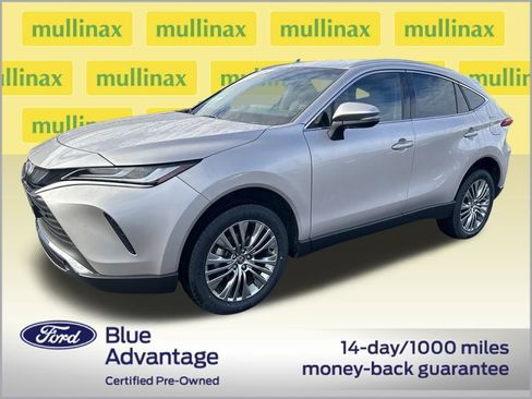 Used 2023 Toyota Venza XLE image 12