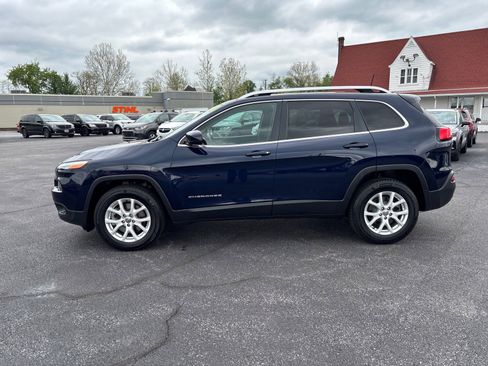 Used 2016 Jeep Cherokee Latitude w/ Comfort/Convenience Group AWD/4WD image 4