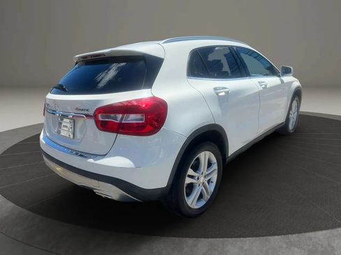 Used 2017 Mercedes-Benz GLA 250 4MATIC w/ Premium Package image 5
