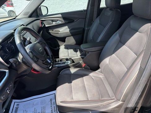 Used 2021 Chevrolet TrailBlazer RS w/ Technology Package FWD image 12