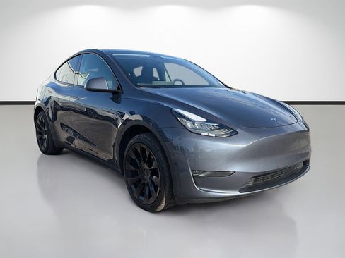 Used 2023 Tesla Model Y Long Range AWD/4WD image 1