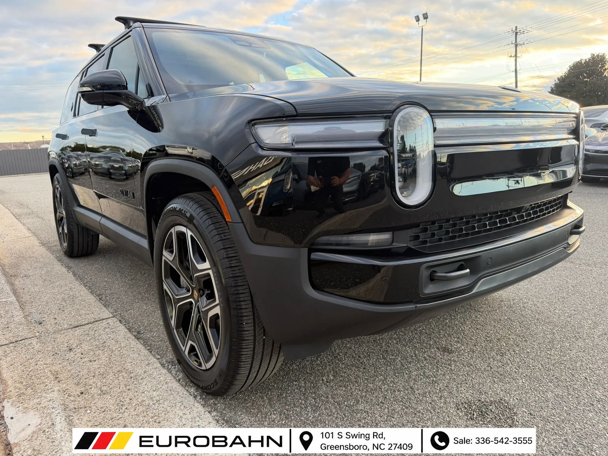 Used 2025 Rivian R1S Adventure Dual AWD/4WD image 21