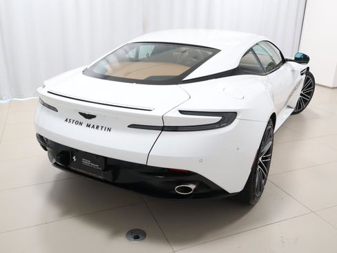 Used 2024 Aston Martin DB12 Coupe RWD image 5