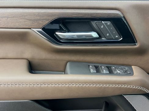 New 2026 GMC Yukon XL Denali Ultimate image 9