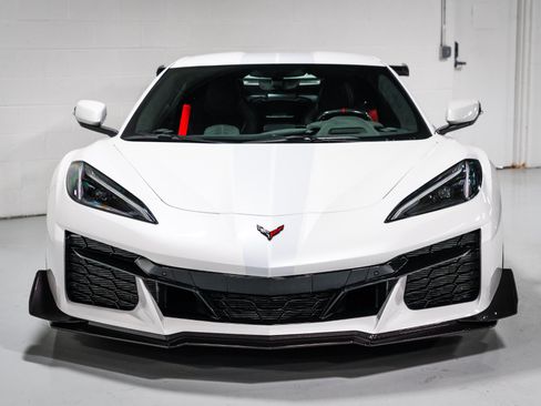 Used 2023 Chevrolet Corvette Z06 w/ Z07 Performance Package RWD image 8
