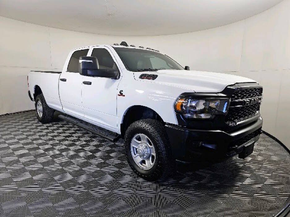 Used 2024 RAM 2500 Tradesman w/ Snow Chief Group AWD/4WD image 3