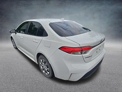 Used 2024 Toyota Corolla LE FWD image 5