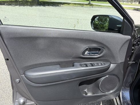Used 2022 Honda HR-V EX image 10