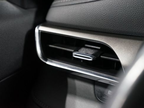 Used 2023 Toyota Highlander Limited image 25