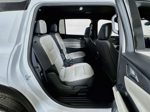Certified 2026 Chevrolet Traverse LT w/ Driver Confidence Package FWD image 26