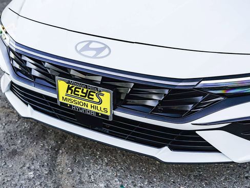 Certified 2025 Hyundai Elantra SEL w/ Cargo Package image 8