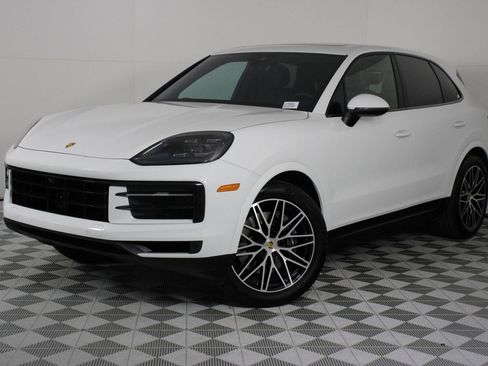 Certified 2024 Porsche Cayenne AWD/4WD image 35